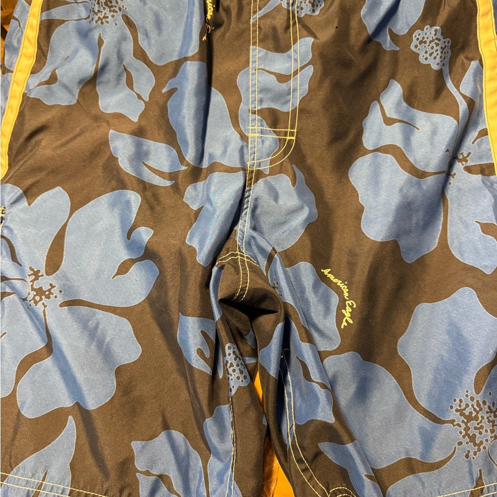 Men’s sz M American Eagle swim shorts
